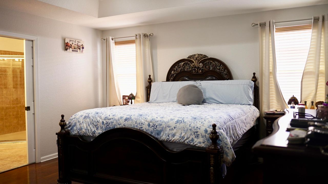 Active With Contract: $3,200 (3 beds, 2 baths, 1863 Square Feet)