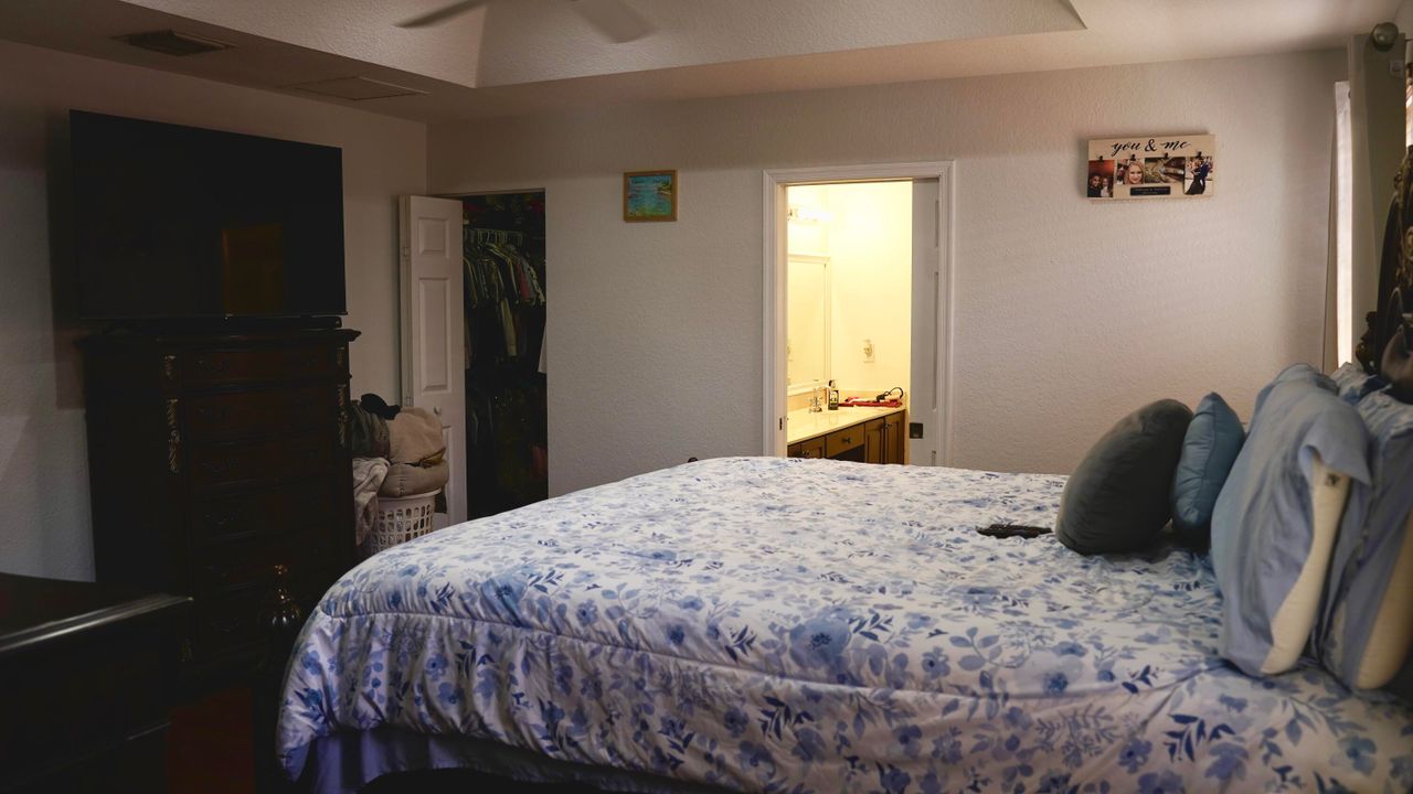 Active With Contract: $3,200 (3 beds, 2 baths, 1863 Square Feet)