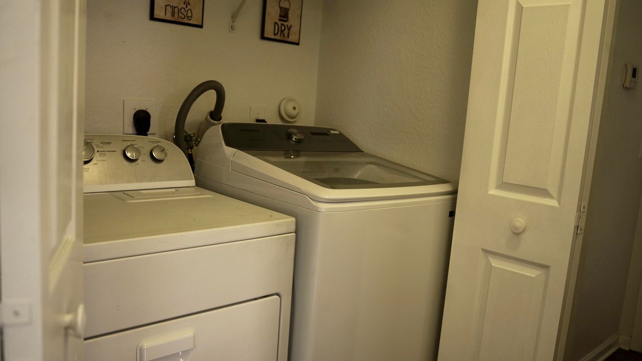 Active With Contract: $3,200 (3 beds, 2 baths, 1863 Square Feet)