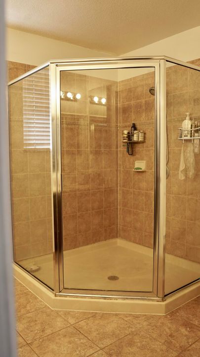 Active With Contract: $3,200 (3 beds, 2 baths, 1863 Square Feet)