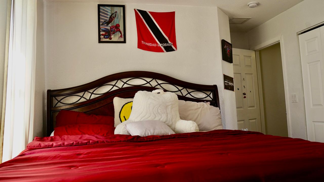 Active With Contract: $3,200 (3 beds, 2 baths, 1863 Square Feet)