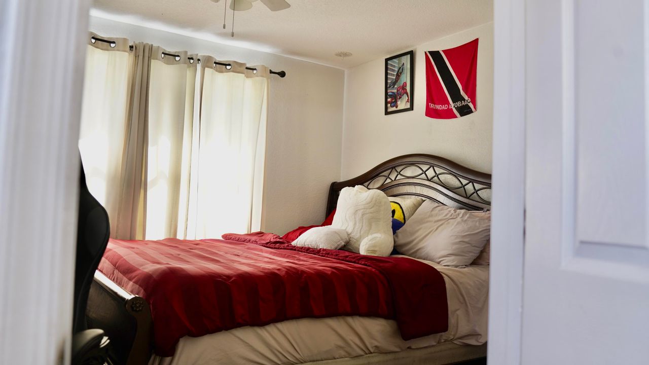 Active With Contract: $3,200 (3 beds, 2 baths, 1863 Square Feet)