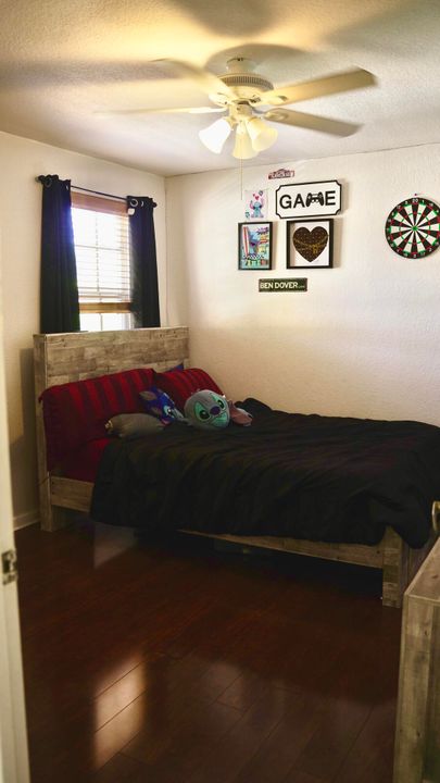 Active With Contract: $3,200 (3 beds, 2 baths, 1863 Square Feet)