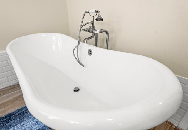 Под контрактом: $874,900 (4 спален, 3 ванн, 2725 Квадратных фут)