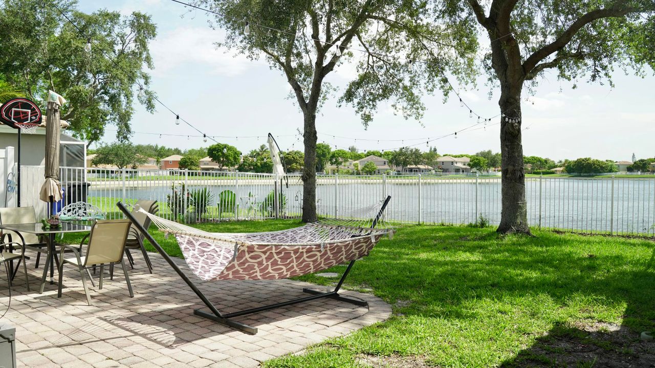 Active With Contract: $3,200 (3 beds, 2 baths, 1863 Square Feet)