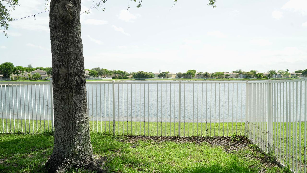 Active With Contract: $3,200 (3 beds, 2 baths, 1863 Square Feet)