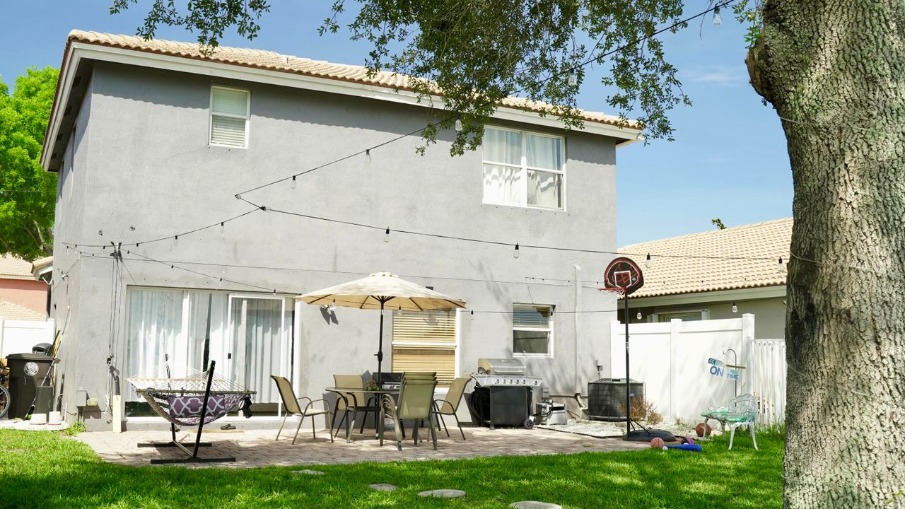 Active With Contract: $3,200 (3 beds, 2 baths, 1863 Square Feet)