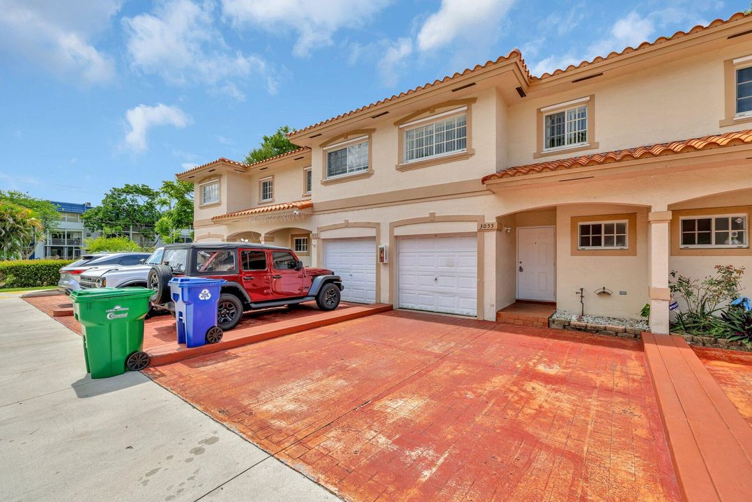 Active With Contract: $2,600 (3 beds, 2 baths, 1465 Square Feet)