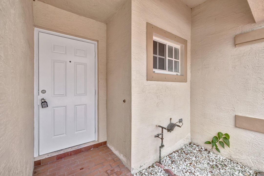 Active With Contract: $2,600 (3 beds, 2 baths, 1465 Square Feet)