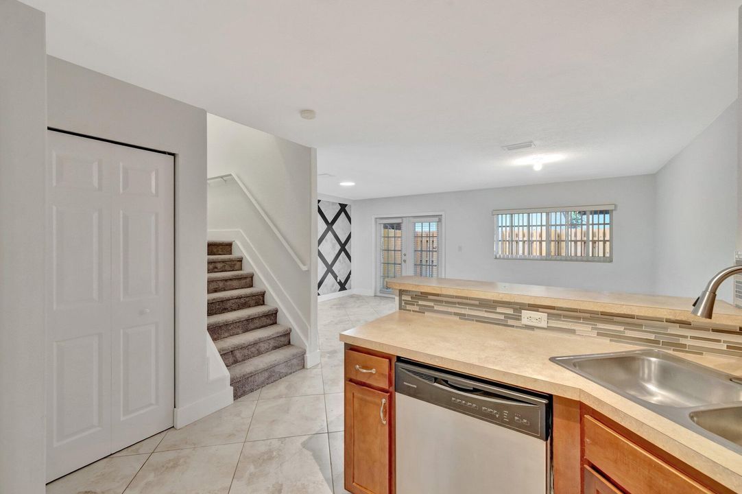 Active With Contract: $2,600 (3 beds, 2 baths, 1465 Square Feet)