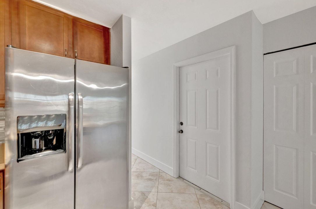 Active With Contract: $2,600 (3 beds, 2 baths, 1465 Square Feet)