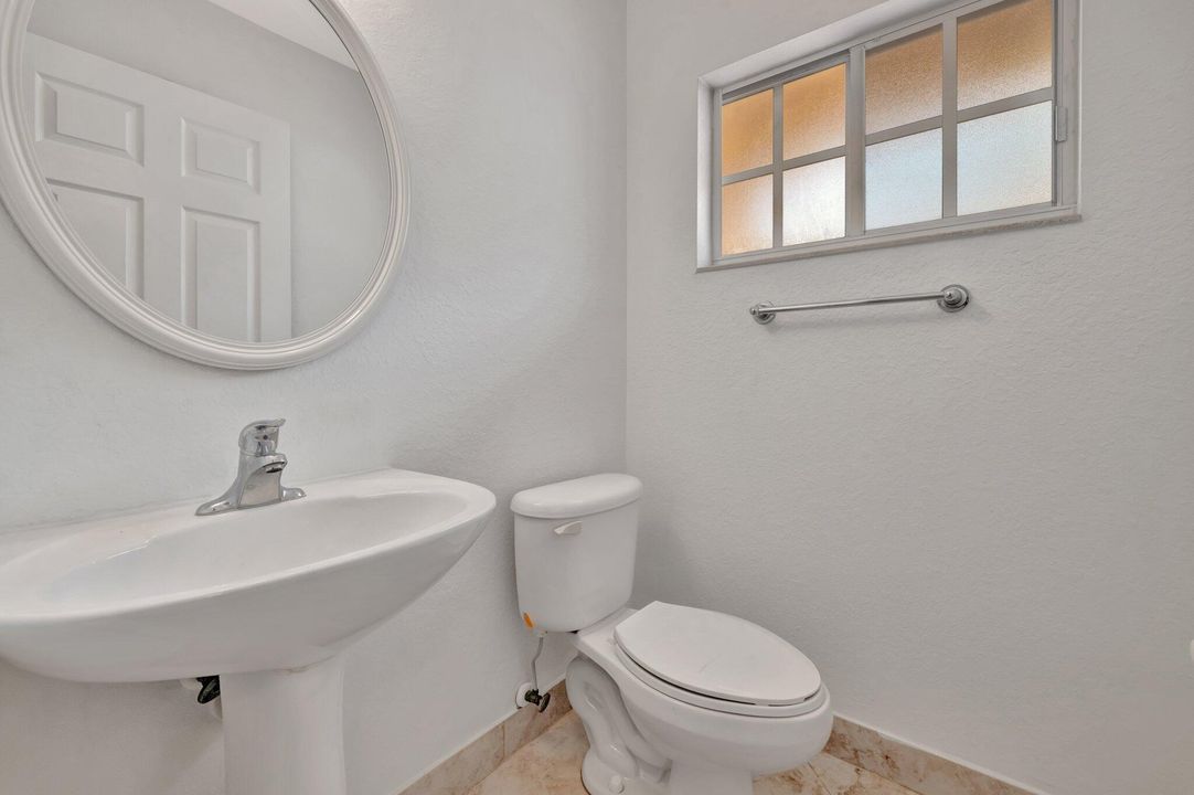 Active With Contract: $2,600 (3 beds, 2 baths, 1465 Square Feet)