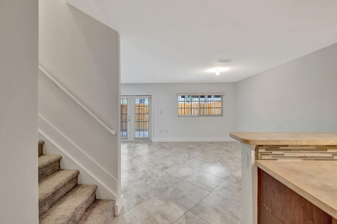 Active With Contract: $2,600 (3 beds, 2 baths, 1465 Square Feet)