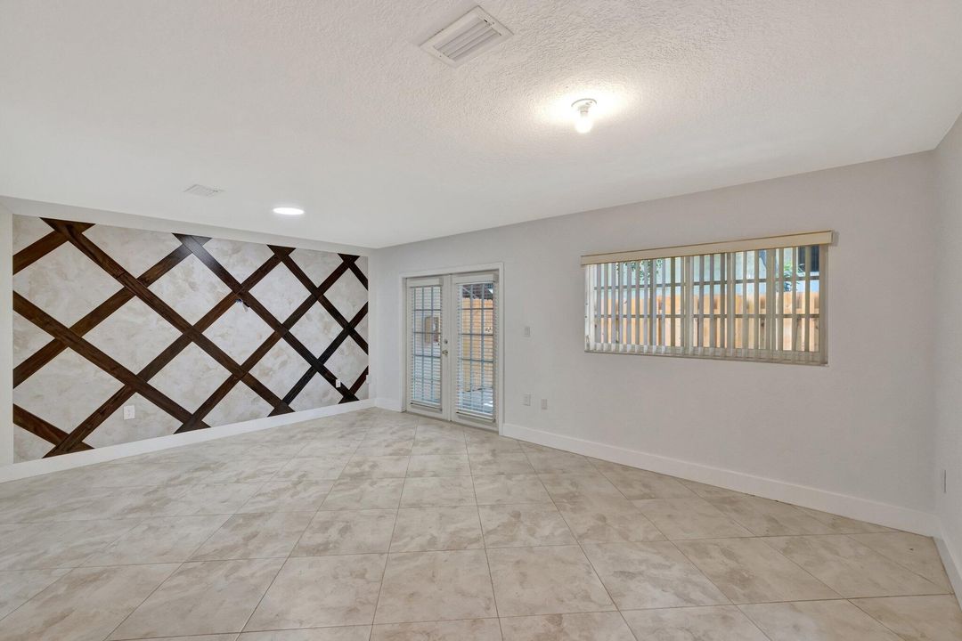 Active With Contract: $2,600 (3 beds, 2 baths, 1465 Square Feet)