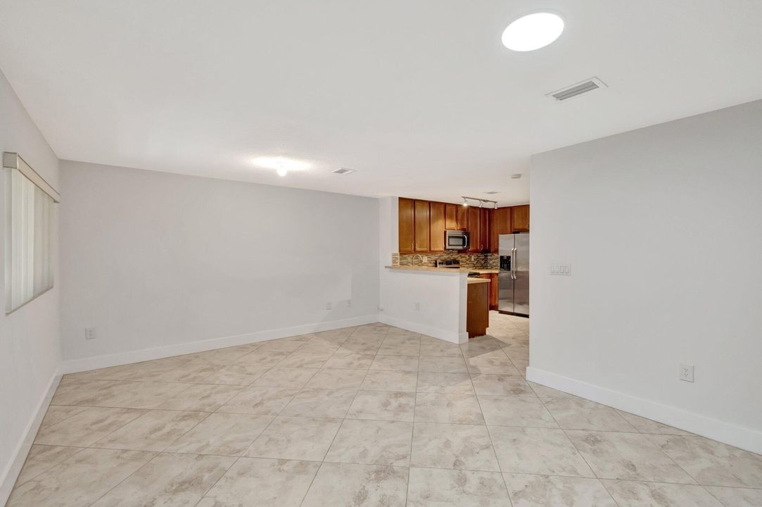 Active With Contract: $2,600 (3 beds, 2 baths, 1465 Square Feet)