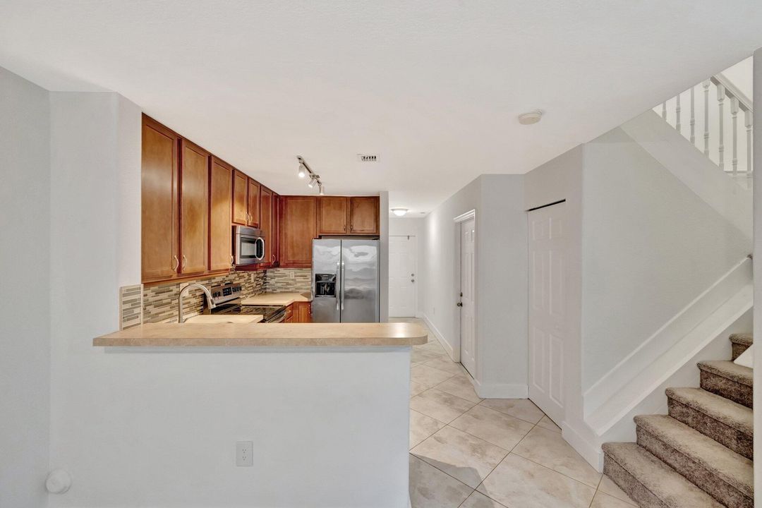 Active With Contract: $2,600 (3 beds, 2 baths, 1465 Square Feet)