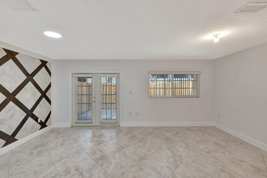 Active With Contract: $2,600 (3 beds, 2 baths, 1465 Square Feet)