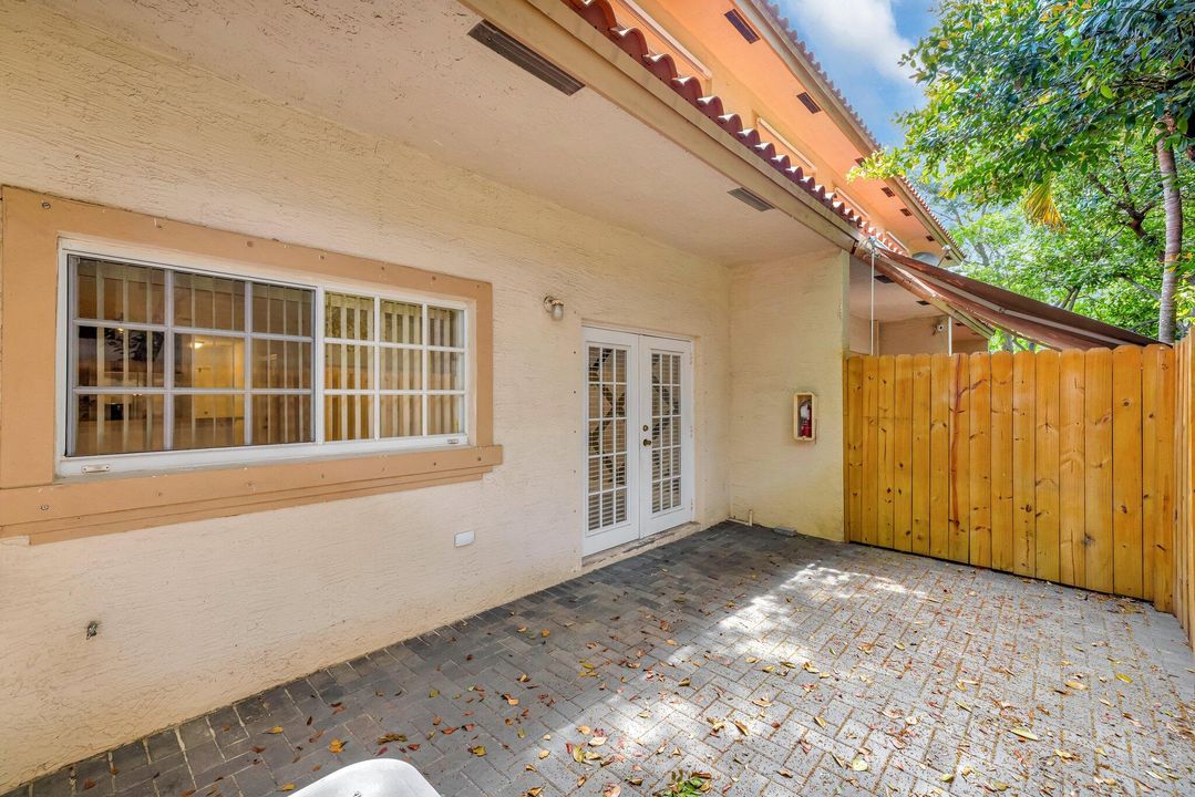 Active With Contract: $2,600 (3 beds, 2 baths, 1465 Square Feet)