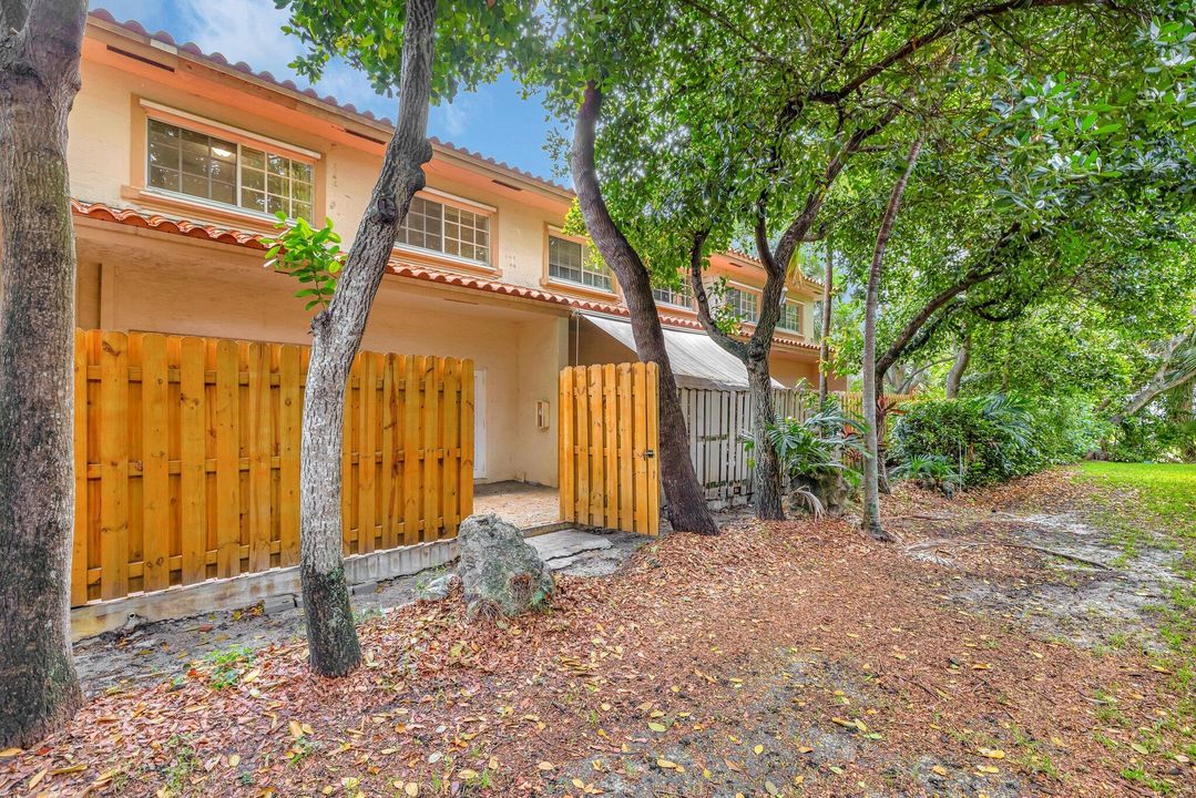 Active With Contract: $2,600 (3 beds, 2 baths, 1465 Square Feet)