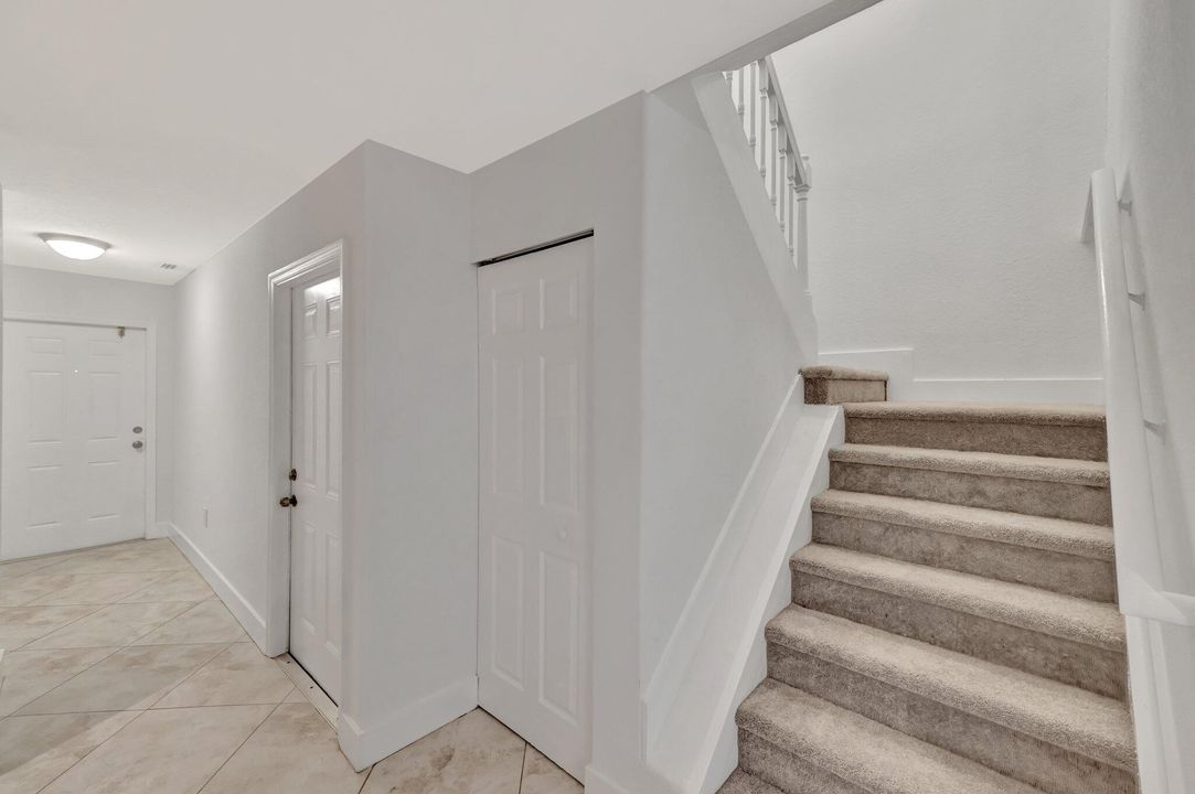 Active With Contract: $2,600 (3 beds, 2 baths, 1465 Square Feet)