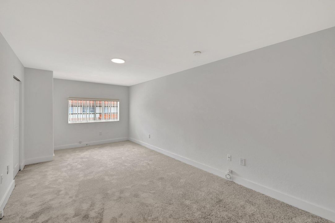 Active With Contract: $2,600 (3 beds, 2 baths, 1465 Square Feet)