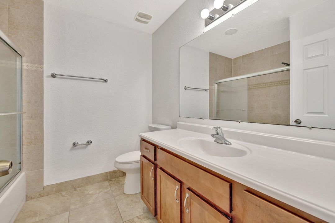 Active With Contract: $2,600 (3 beds, 2 baths, 1465 Square Feet)