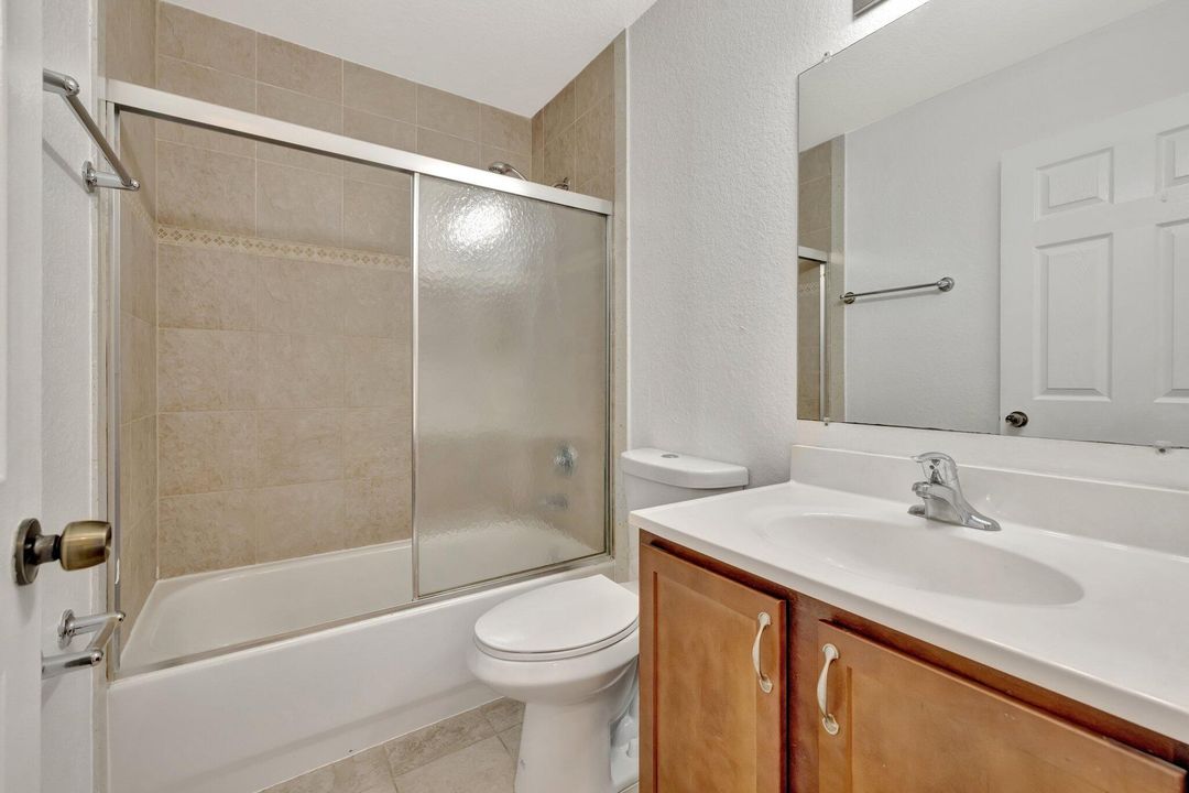 Active With Contract: $2,600 (3 beds, 2 baths, 1465 Square Feet)