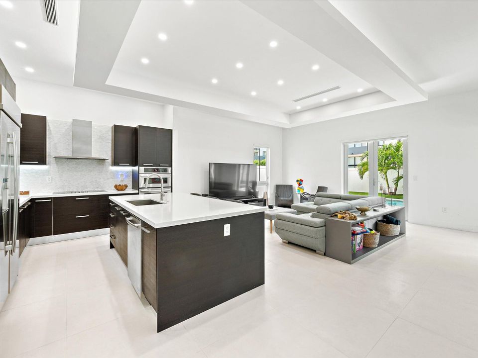 For Sale: $1,795,000 (4 beds, 4 baths, 3516 Square Feet)