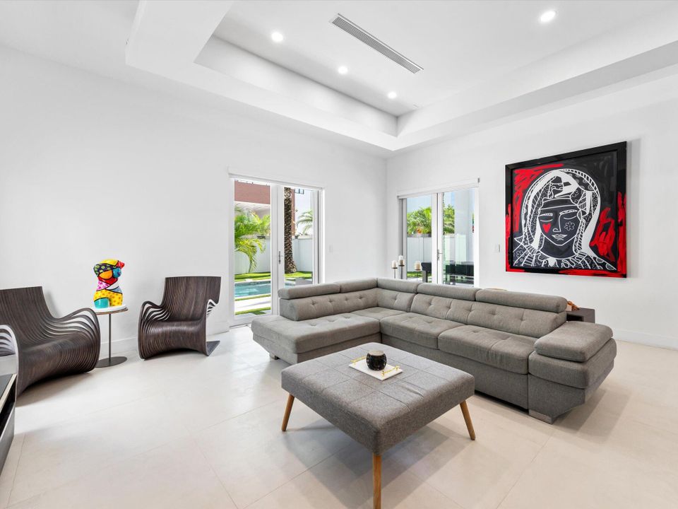 For Sale: $1,795,000 (4 beds, 4 baths, 3516 Square Feet)