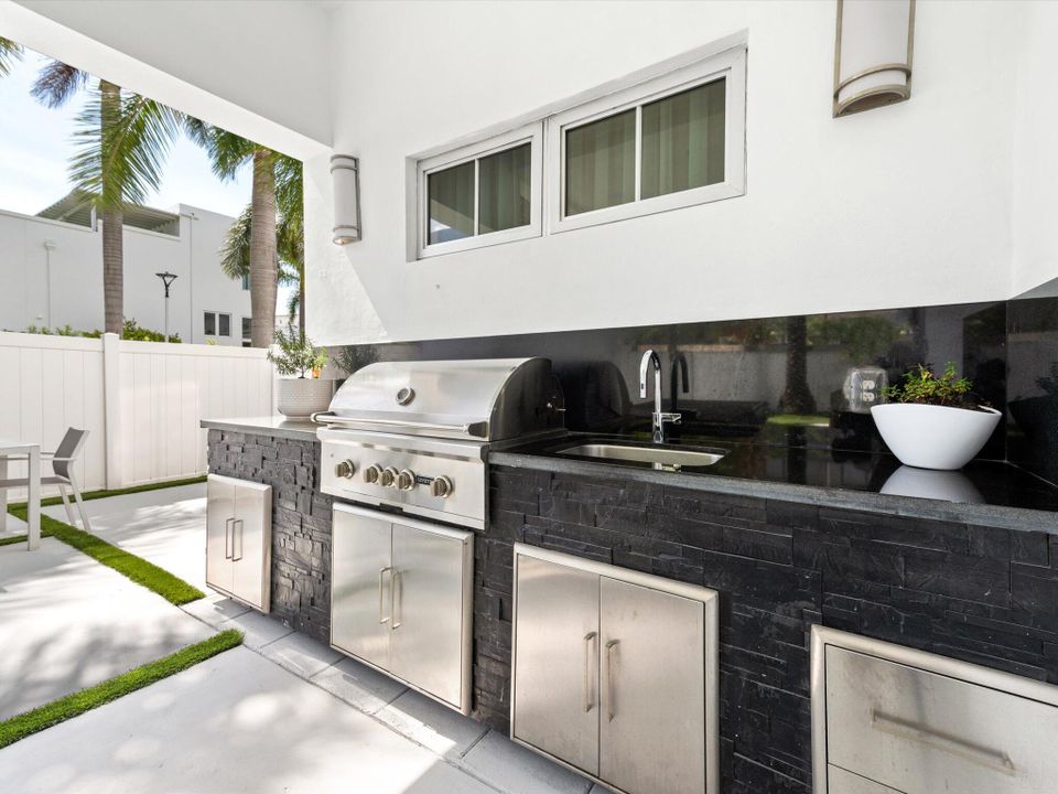 For Sale: $1,795,000 (4 beds, 4 baths, 3516 Square Feet)