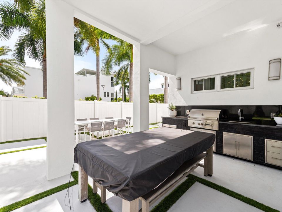 For Sale: $1,795,000 (4 beds, 4 baths, 3516 Square Feet)