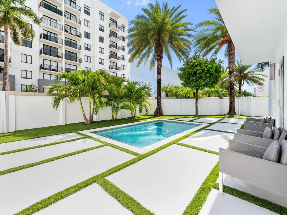 For Sale: $1,795,000 (4 beds, 4 baths, 3516 Square Feet)