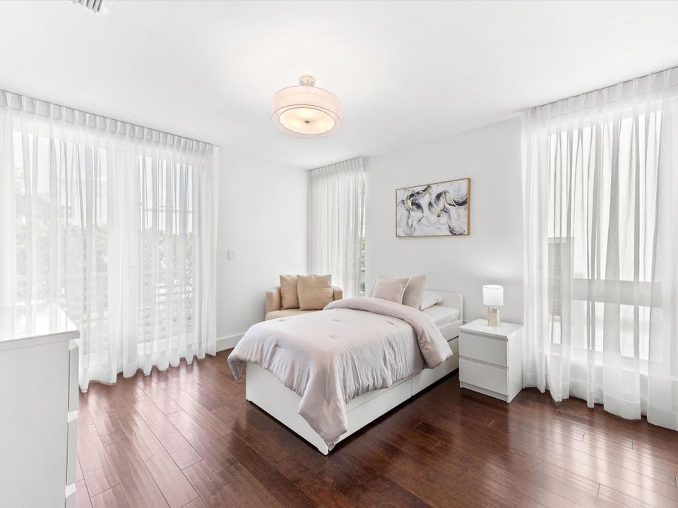 For Sale: $1,795,000 (4 beds, 4 baths, 3516 Square Feet)