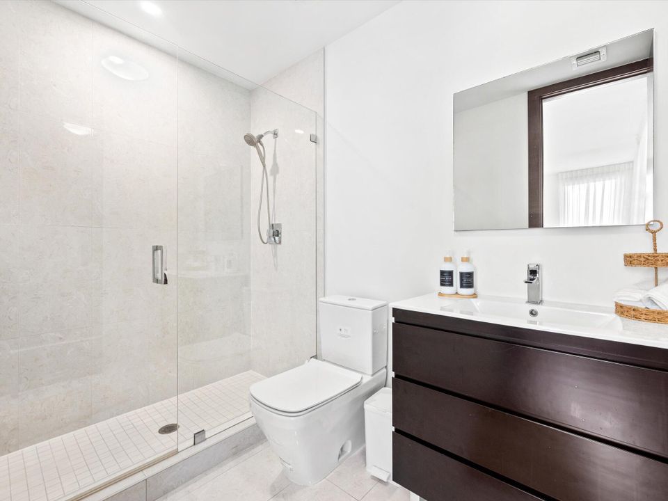 For Sale: $1,795,000 (4 beds, 4 baths, 3516 Square Feet)