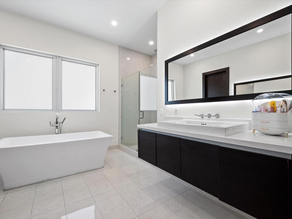 For Sale: $1,795,000 (4 beds, 4 baths, 3516 Square Feet)