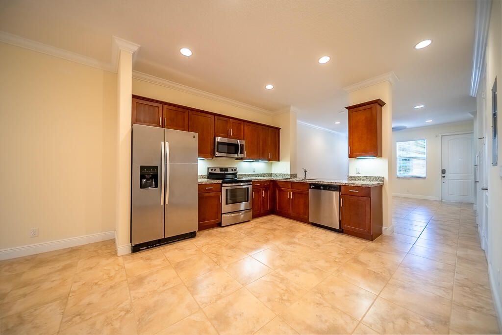 Activo con contrato: $369,000 (3 camas, 2 baños, 1590 Pies cuadrados)