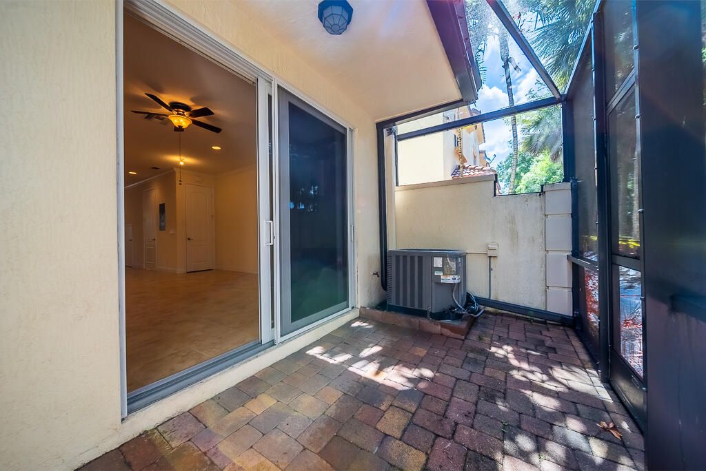 Activo con contrato: $369,000 (3 camas, 2 baños, 1590 Pies cuadrados)