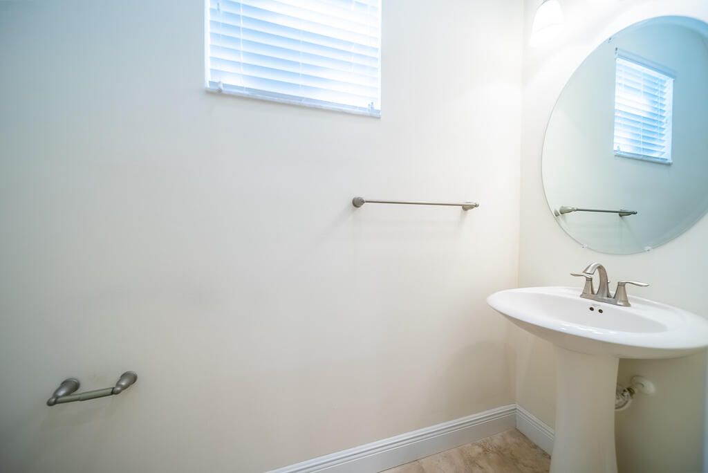 Activo con contrato: $369,000 (3 camas, 2 baños, 1590 Pies cuadrados)