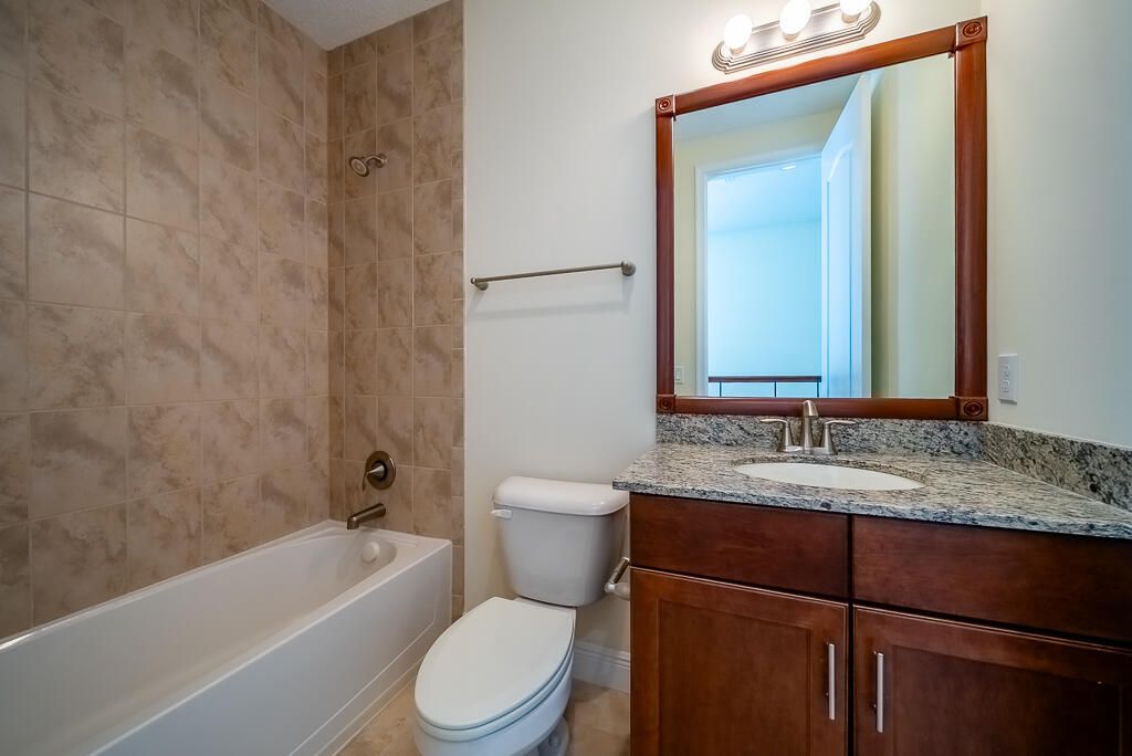 Activo con contrato: $369,000 (3 camas, 2 baños, 1590 Pies cuadrados)