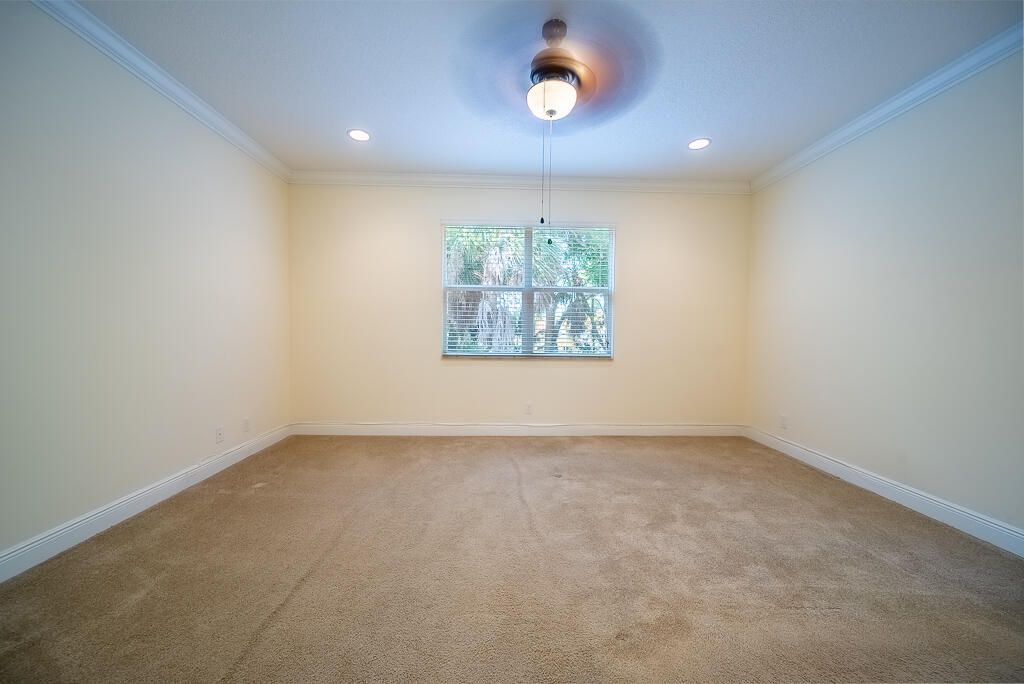 Activo con contrato: $369,000 (3 camas, 2 baños, 1590 Pies cuadrados)