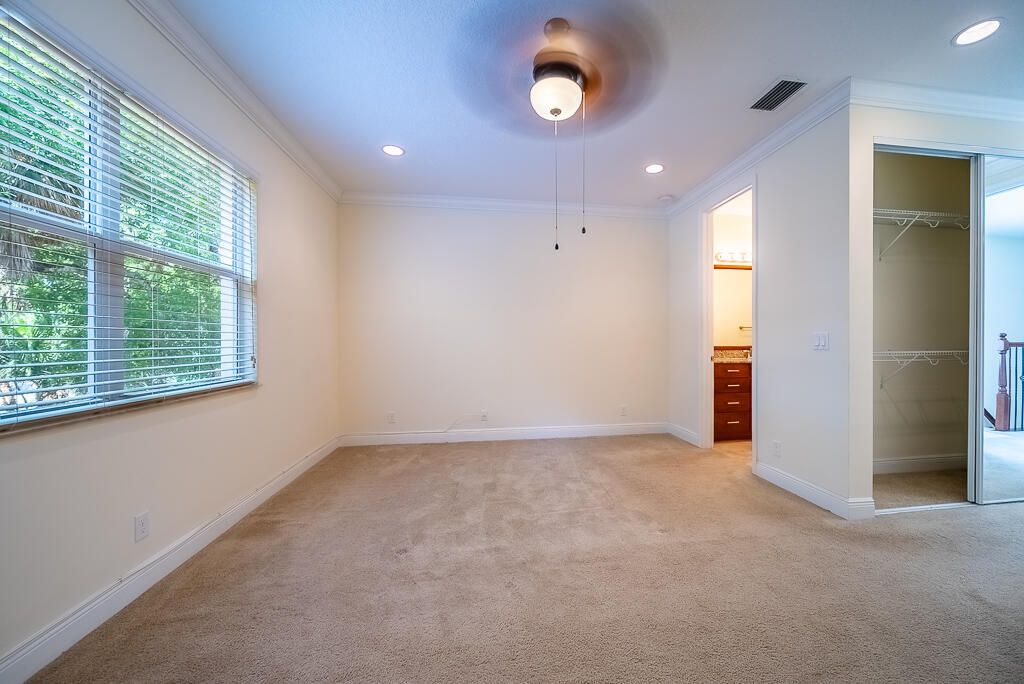 Activo con contrato: $369,000 (3 camas, 2 baños, 1590 Pies cuadrados)