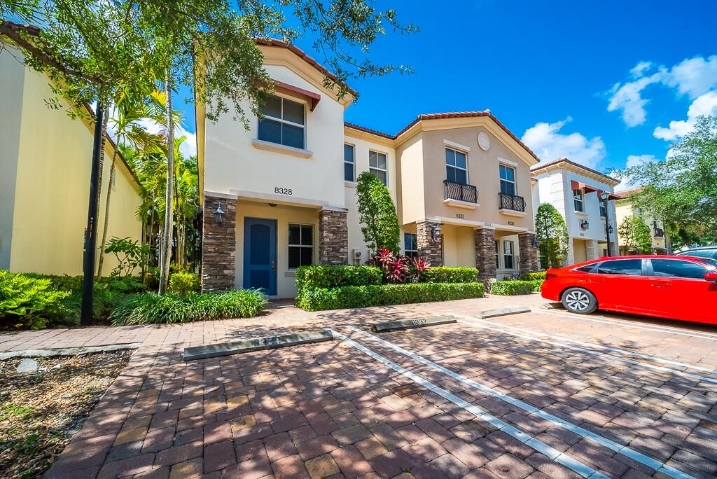 Activo con contrato: $369,000 (3 camas, 2 baños, 1590 Pies cuadrados)