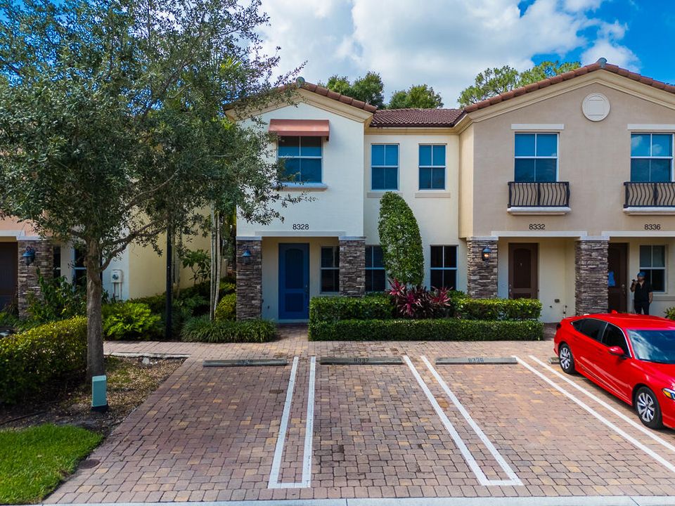 Activo con contrato: $369,000 (3 camas, 2 baños, 1590 Pies cuadrados)