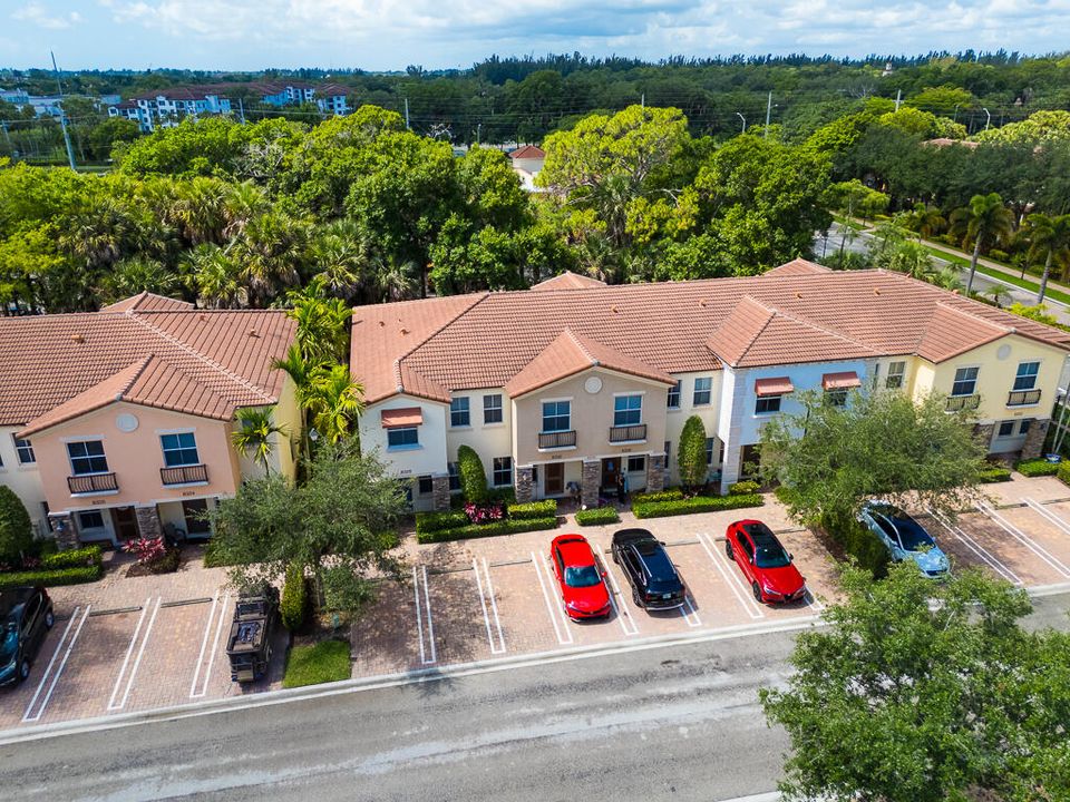 Activo con contrato: $369,000 (3 camas, 2 baños, 1590 Pies cuadrados)