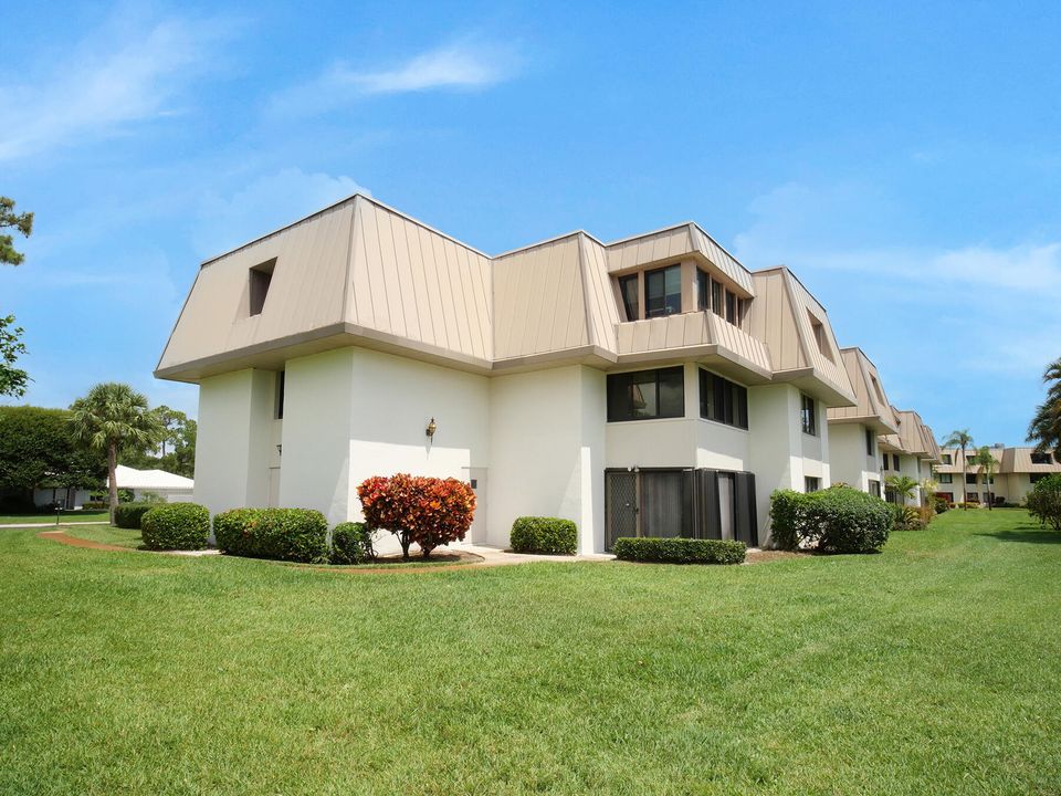 Recently Sold: $215,000 (2 beds, 2 baths, 1200 Square Feet)