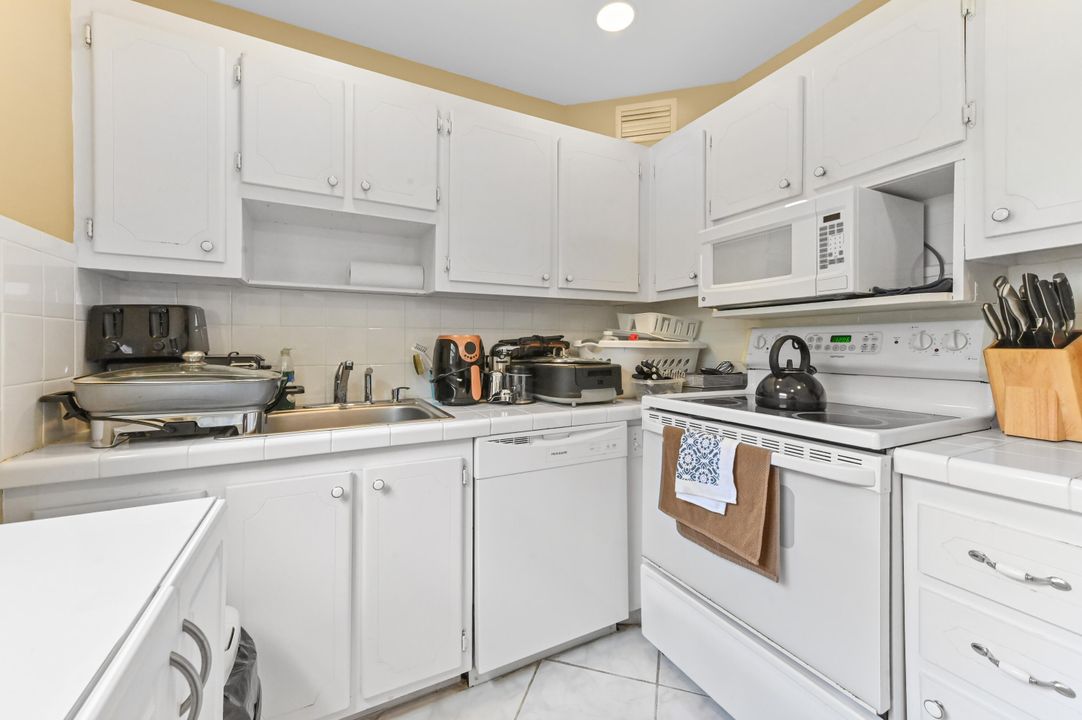 待售: $99,000 (2 贝兹, 2 浴室, 880 平方英尺)