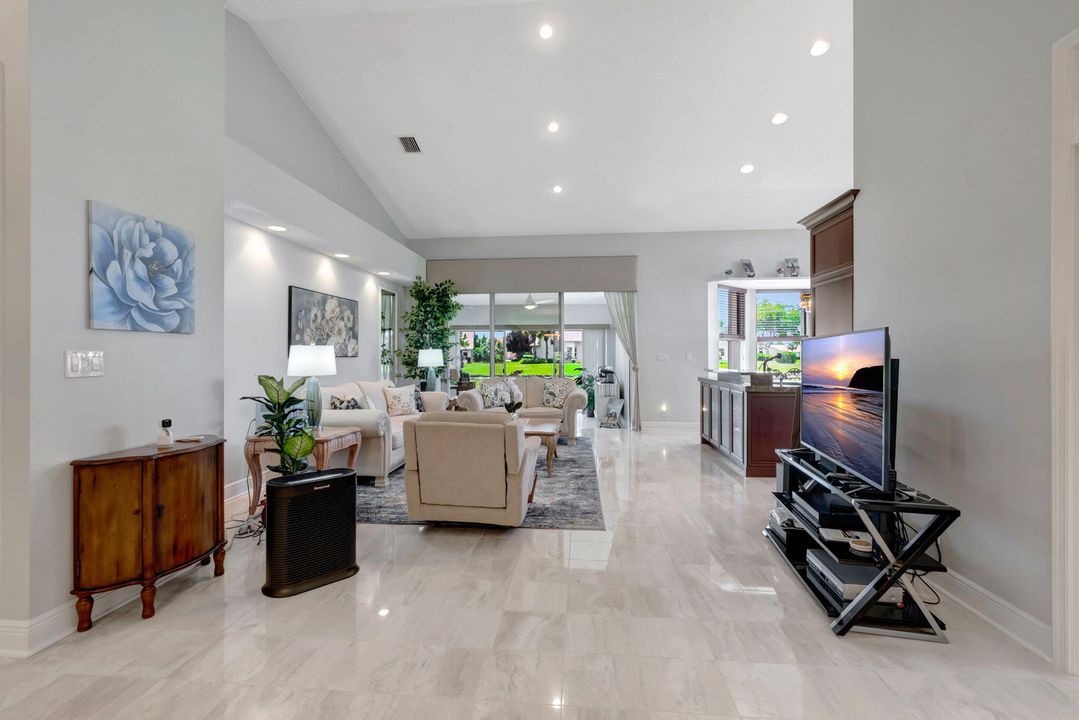 Под контрактом: $8,500 (3 спален, 2 ванн, 1905 Квадратных фут)