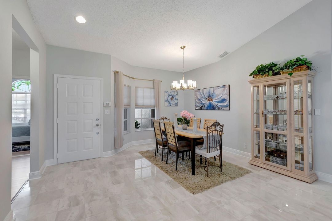 Под контрактом: $8,500 (3 спален, 2 ванн, 1905 Квадратных фут)