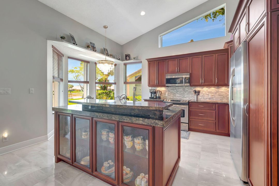 Под контрактом: $8,500 (3 спален, 2 ванн, 1905 Квадратных фут)