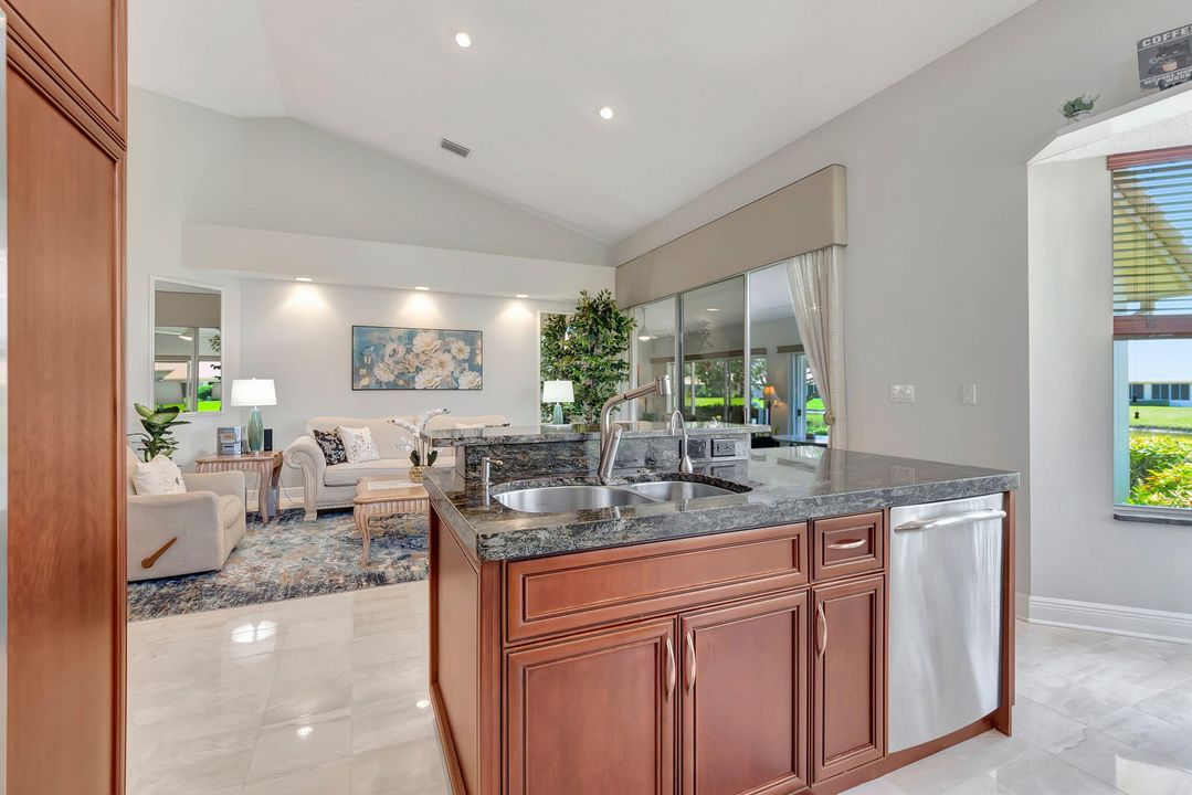 Под контрактом: $8,500 (3 спален, 2 ванн, 1905 Квадратных фут)